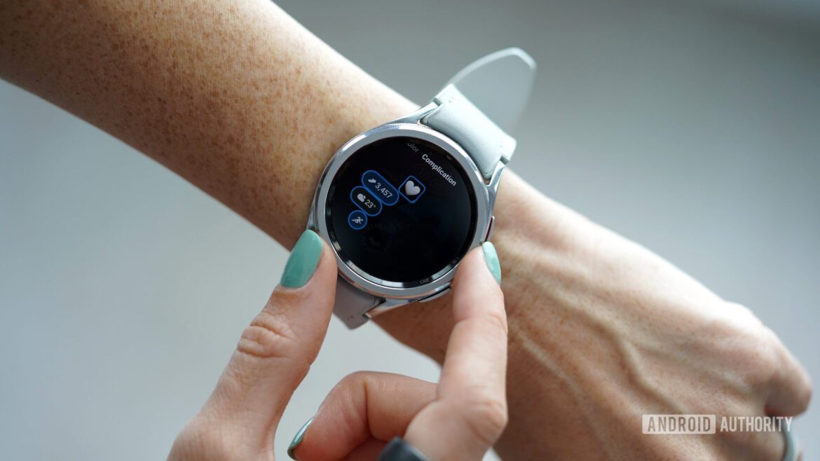 Galaxy watch 6 face complications scaled 1