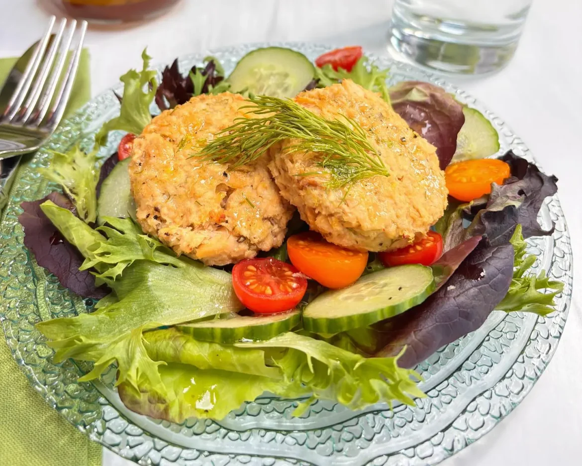 Lemon dill salmon cake salad1